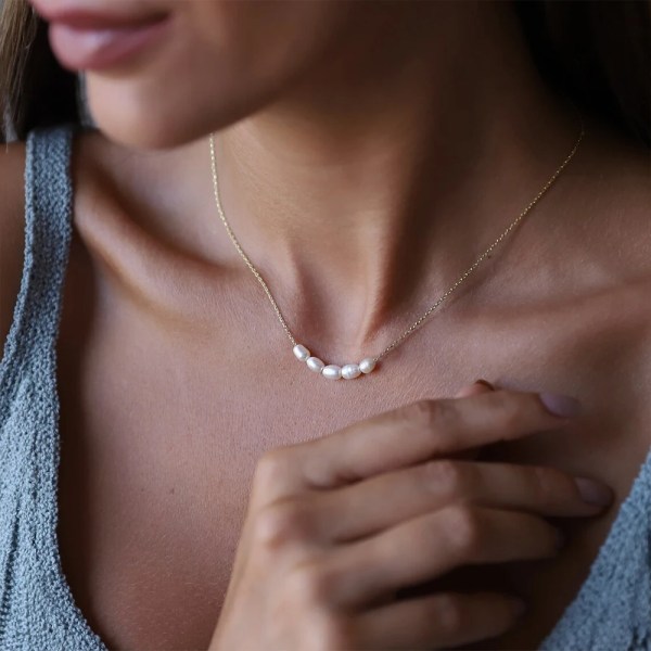 H9f7d16b89cc0435f8dcc35008549a7822.webp Stainless Steel Curved Freshwater Pearls Minimalist Link Chain Pendant Necklace