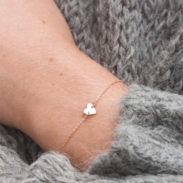 H0ae4ead5b6ed49f39b4ee63a223a7b52a.webp Customized Bracelet Women's Casual Wear Small Heart-shaped Elegant Stainless Steel Exquisite
