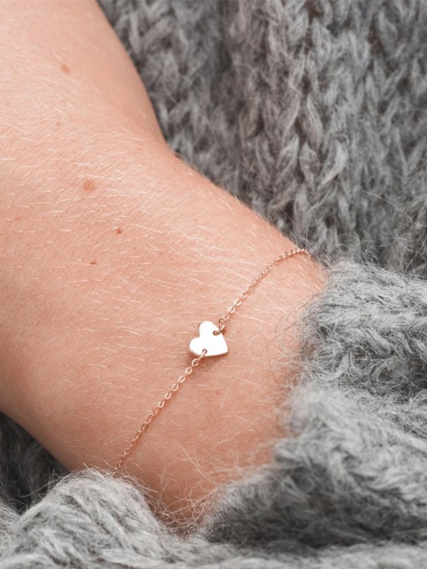 H0ae4ead5b6ed49f39b4ee63a223a7b52a.webp Customized Bracelet Women's Casual Wear Small Heart-shaped Elegant Stainless Steel Exquisite