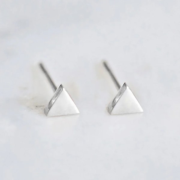 Hbcc200cde30e49699573c7e7a577df60l.webp Premium Classic 14K Gold Plated Stainless Steel Stud Earrings Women Glossy Triangle Simple Charm Jewelry